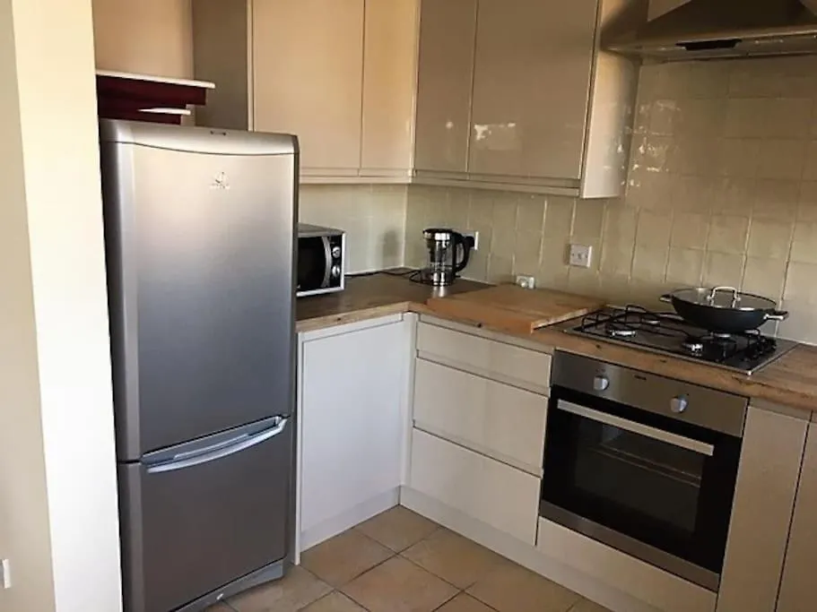 Beautiful Penthouse Apartment 월턴 온 템스