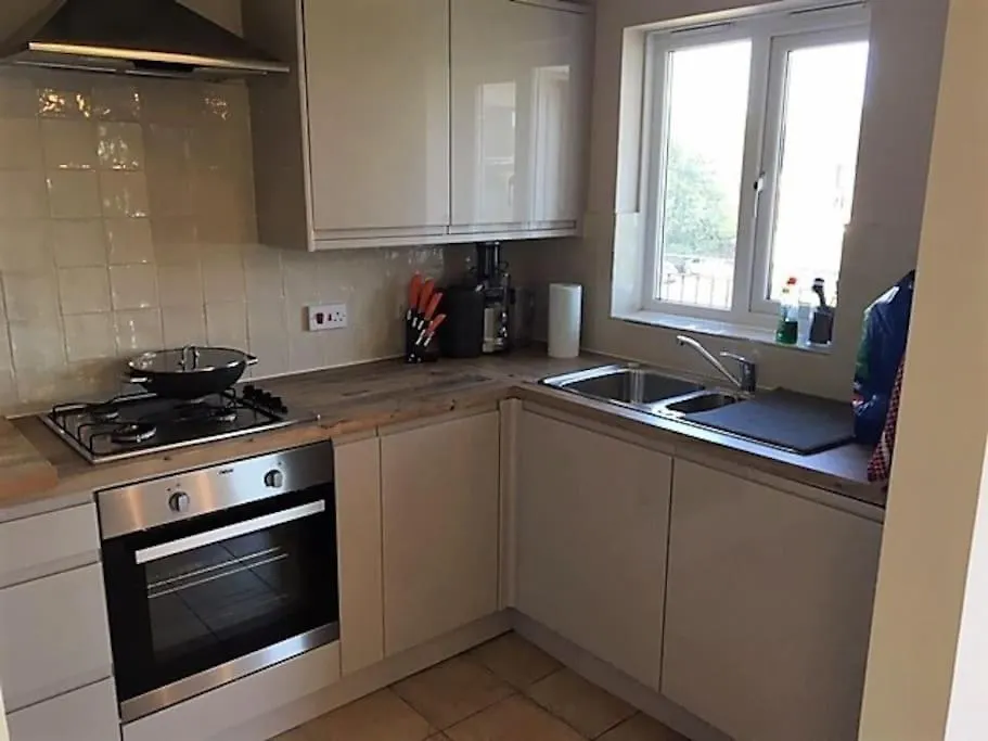 Beautiful Penthouse Apartment 월턴 온 템스  월턴 온 템스